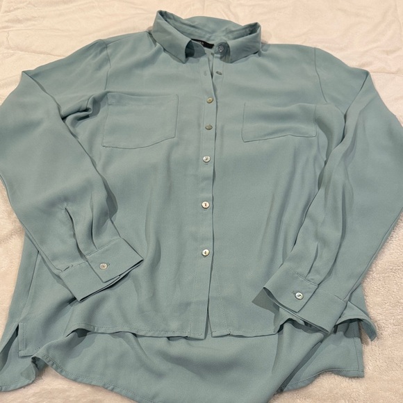 Forever 21 Tops - Women's Light Green Button-Up Blouse